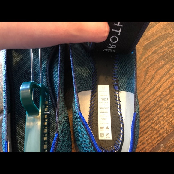 Rothy’s size 12.5 Spruce python points - Picture 3 of 3